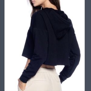 **BLACK** Pullover Cropped Hoodie